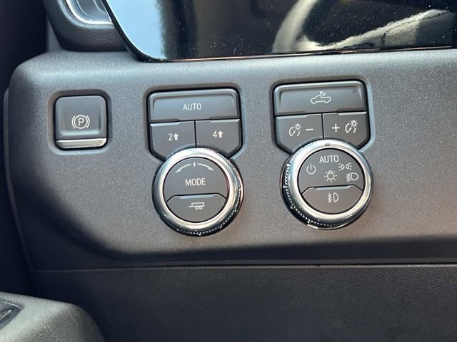 New 2026 Onyx Black GMC Elevation image 29