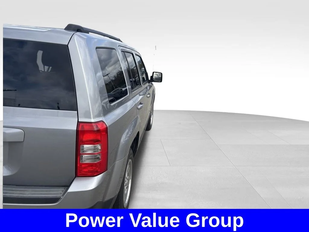 Used 2015 Silver Jeep Sport image 5