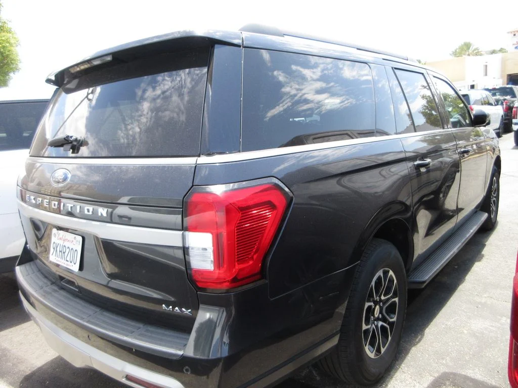 Used 2024 Dark Matter Gray Metallic Ford XLT image 3
