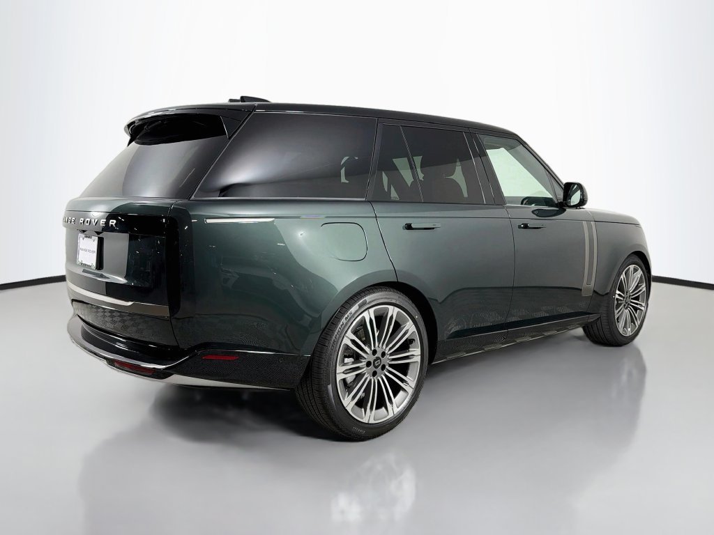 New 2027 Belgravia Green Land Rover SE image 5