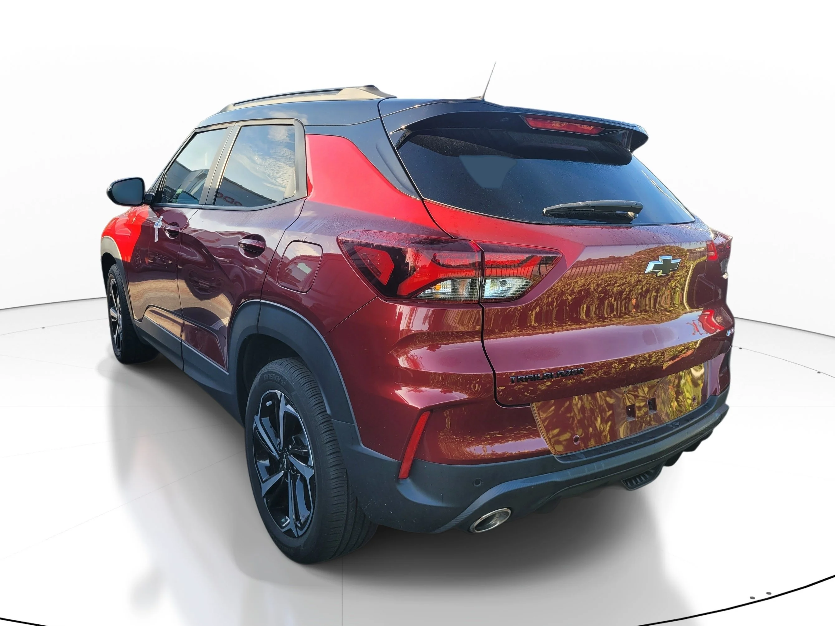 Used 2022 Crimson Metallic Chevrolet RS image 6