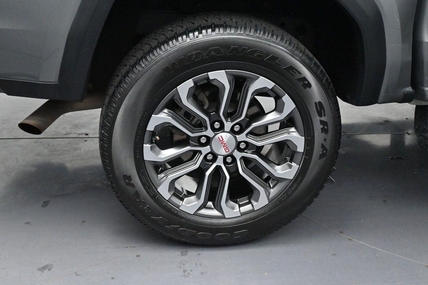 Used 2023 Sterling Metallic GMC Denali image 35