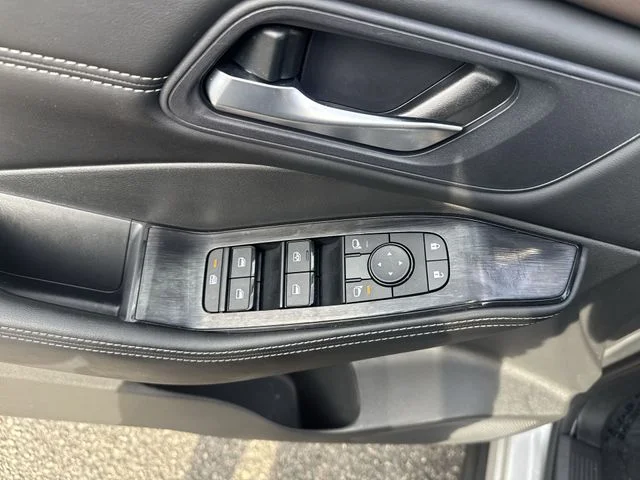 Used 2023 Silver Nissan SV image 27