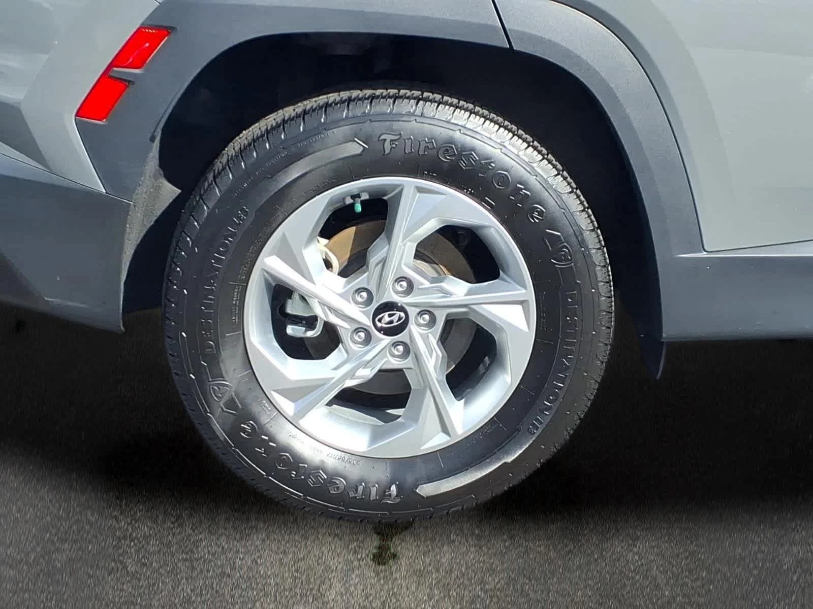 Used 2024 Hampton Gray Hyundai SEL image 3