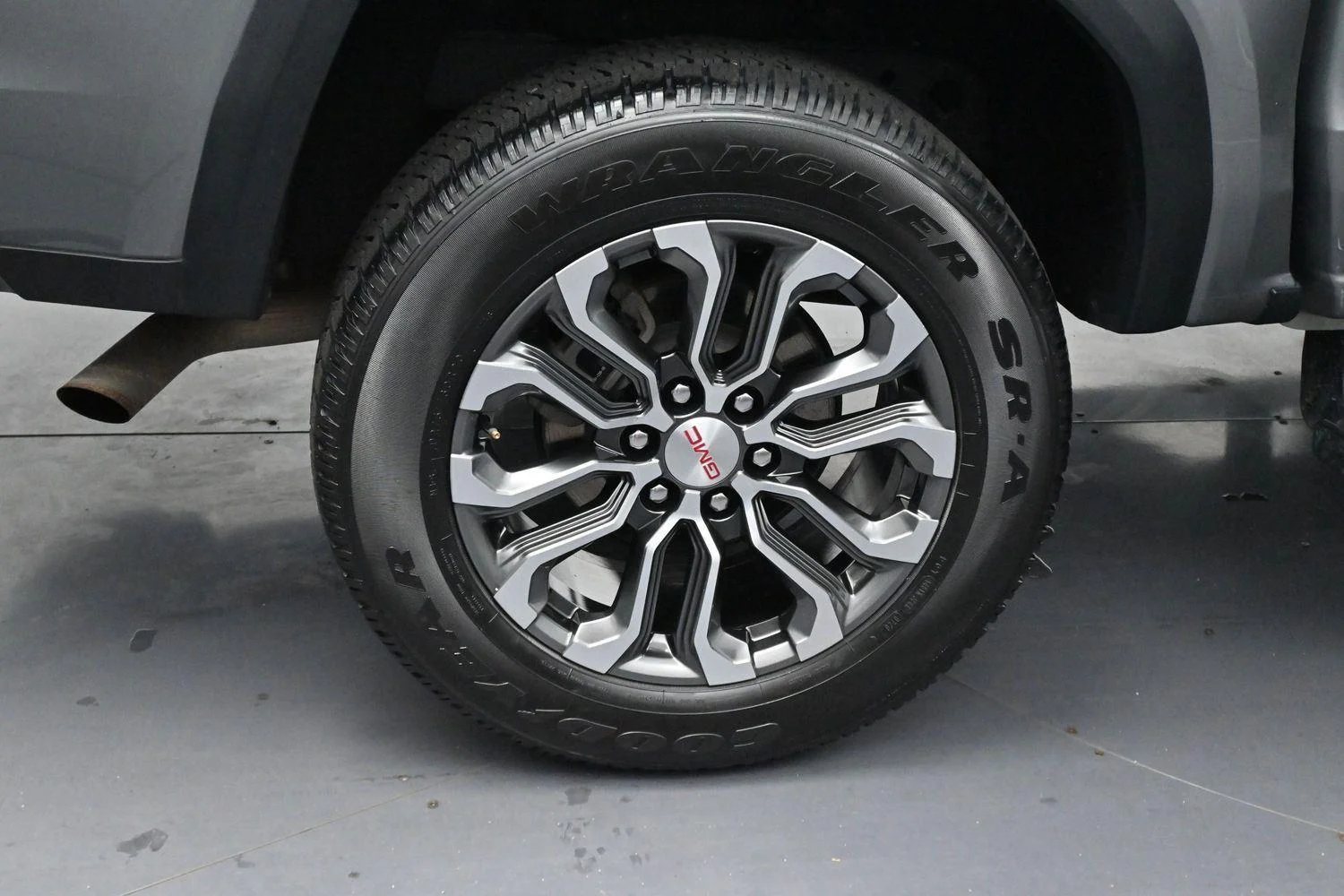 Used 2023 Sterling Metallic GMC Denali image 35