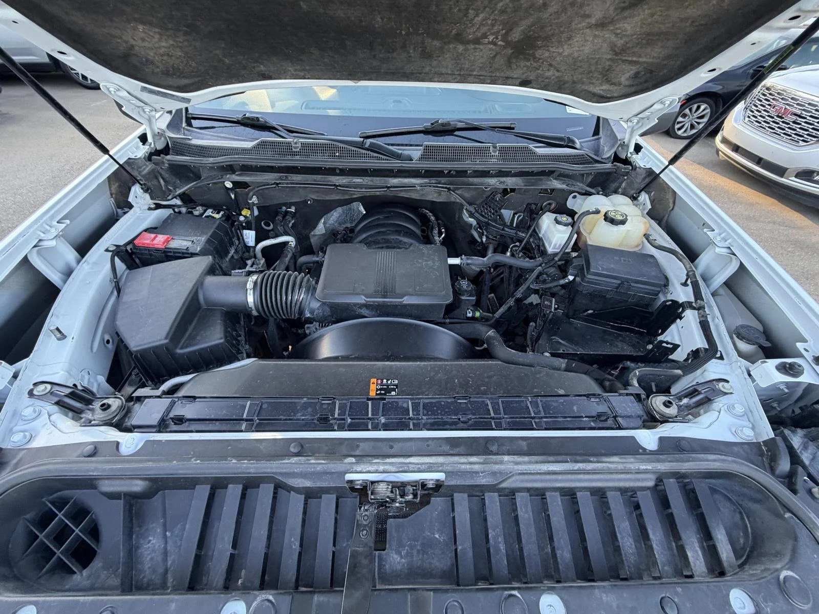 Used 2023 white Chevrolet Custom image 24
