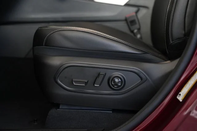 New 2025 Velvet Red Pearl-Coat Exterior Paint Jeep Altitude X image 24