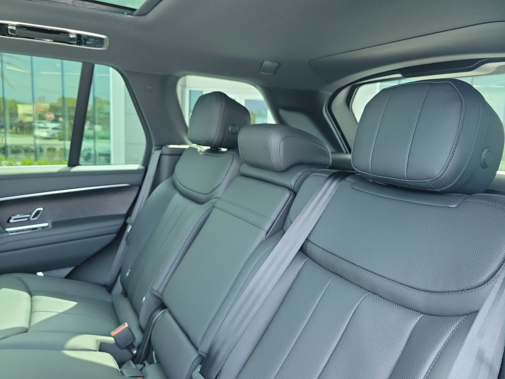 New 2026 Fuji White Land Rover SE image 15