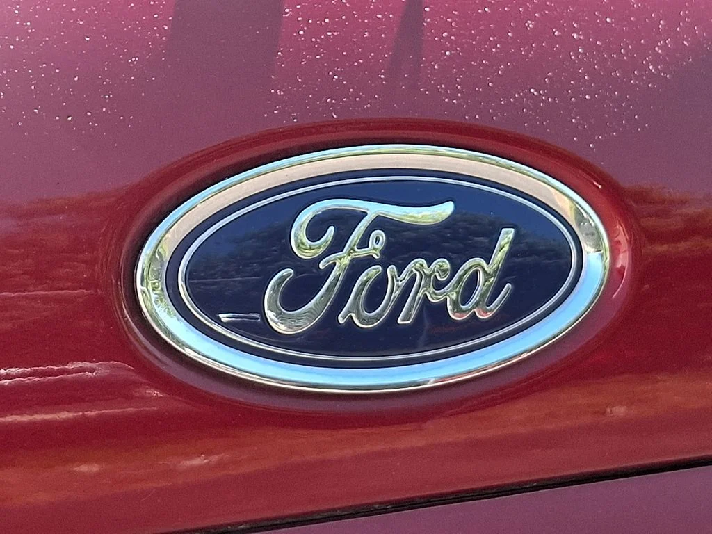 Used 2022 Red Ford SE image 27