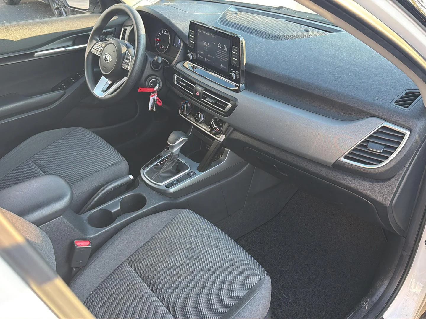 Used 2021 Snow White Pearl Kia LX image 20