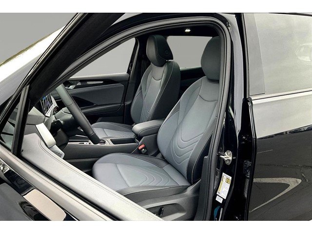 New 2026 Deep Black Pearl Volkswagen 2.0T SE R-Line Black image 20