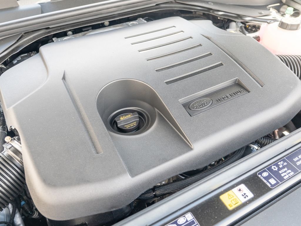 New 2026 Fuji White Land Rover Dynamic SE image 24