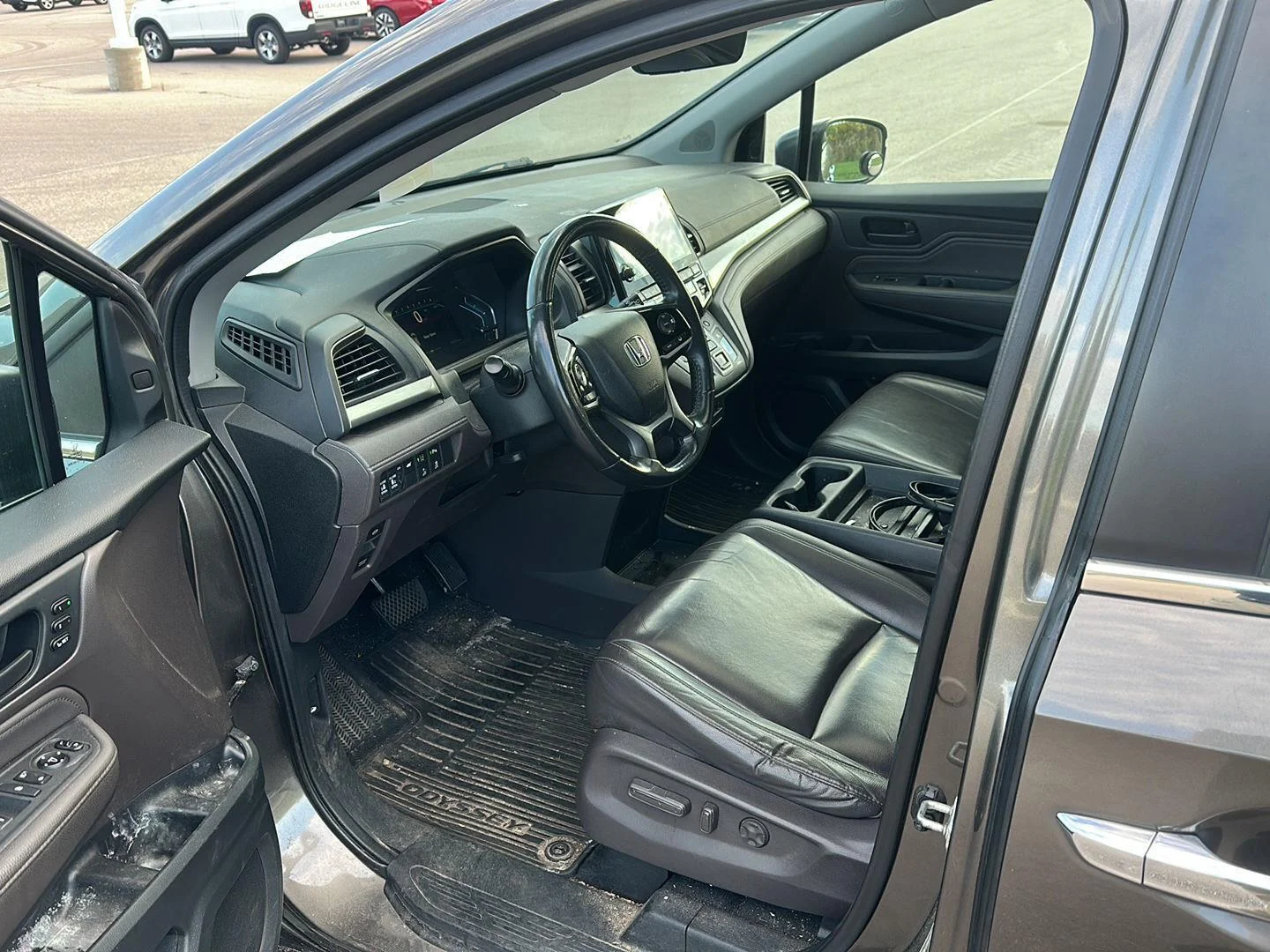Used 2018 Pacific Pewter Metallic Honda Touring image 8
