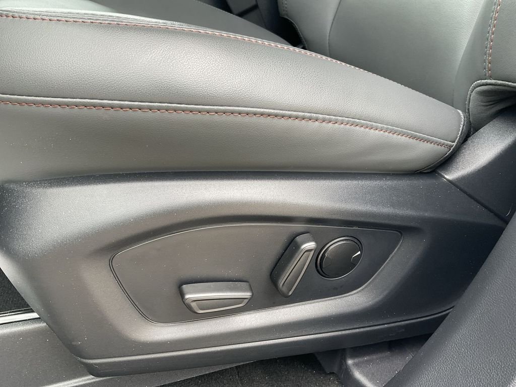 New 2026 Star White Metallic Tri-Coat Ford Active image 12