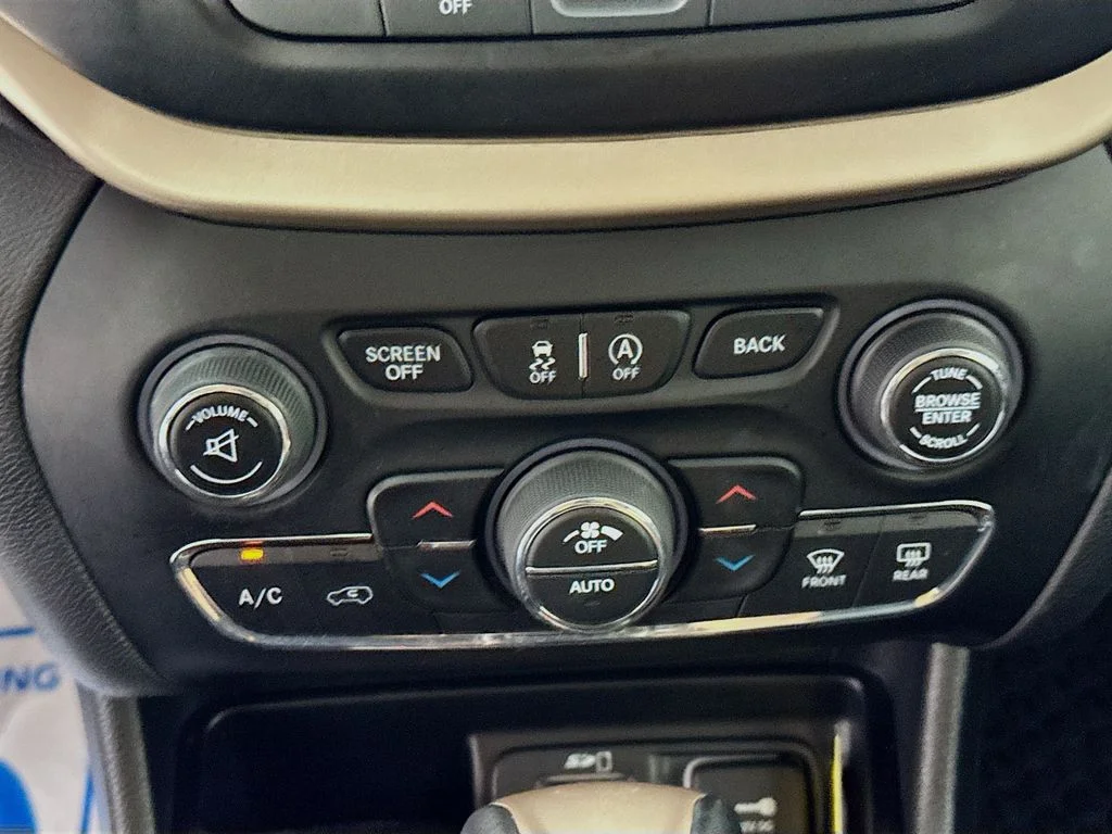 Used 2017 Bright White Clearcoat Jeep Limited image 19