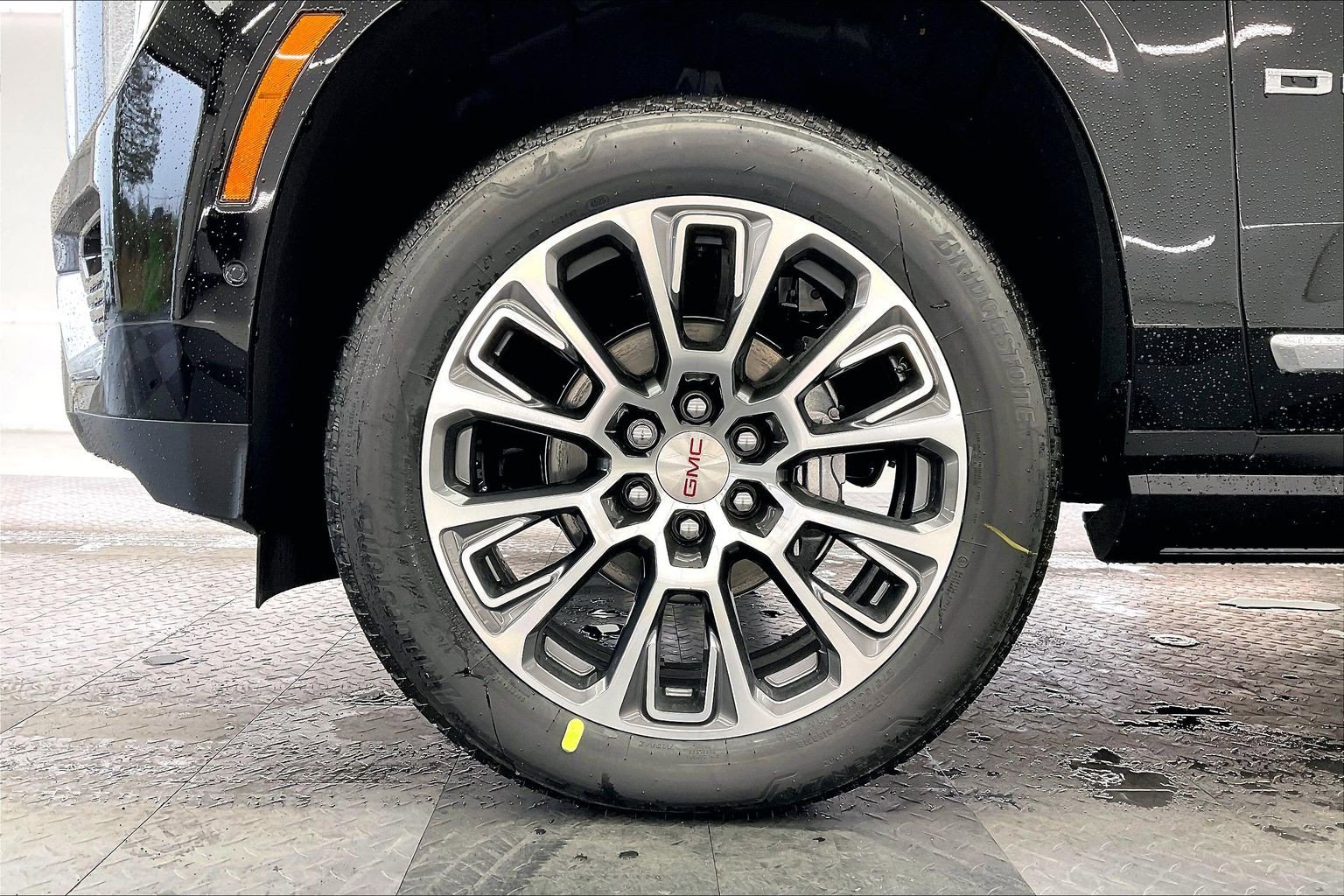 2026 GMC Yukon XL Denali - Photo 14
