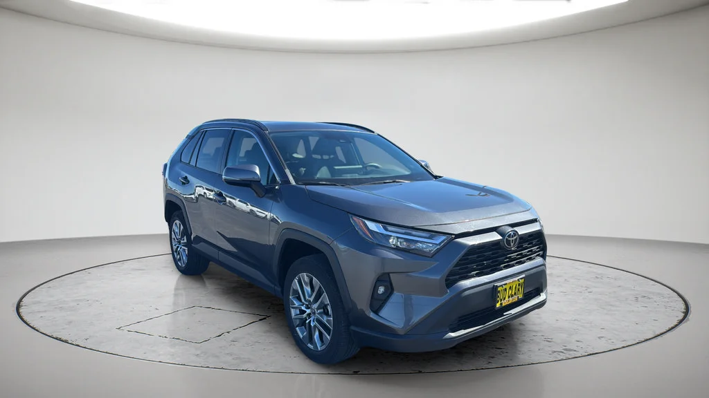 Used 2023  Toyota XLE Premium image 14