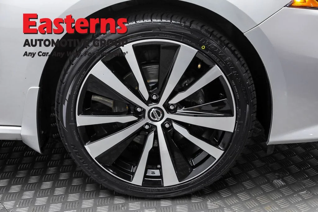 Used 2022 Silver Nissan 2.5 SR image 28