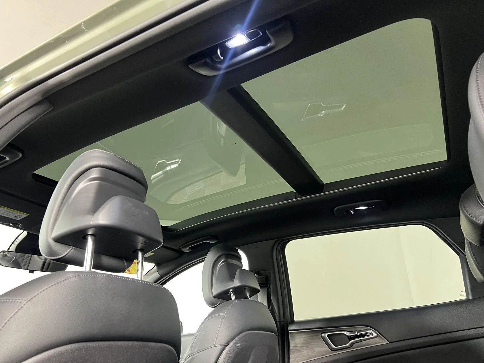 Used 2023 Jungle Green Kia X-Line image 4