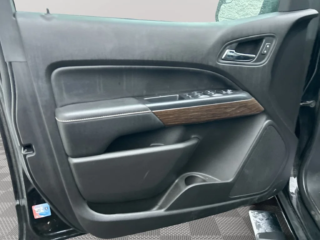 Used 2018 ONYX BLACK GMC 4WD Denali image 23