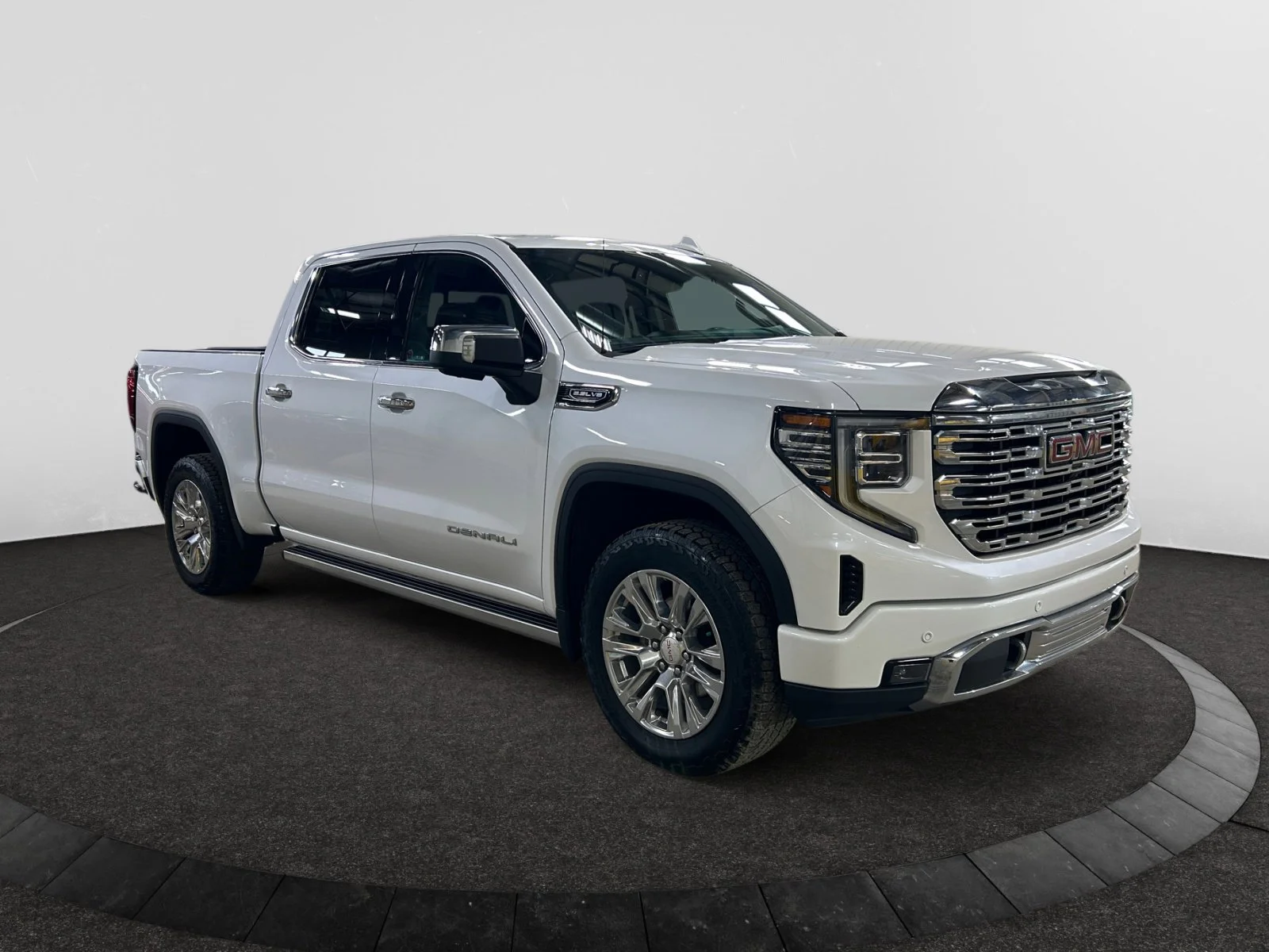 Used 2023 White GMC Denali Crew Cab image 7