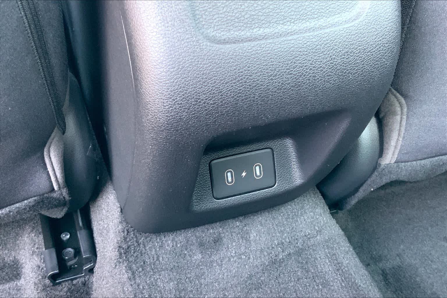 Used 2025 Aero Silver Hyundai SE image 20