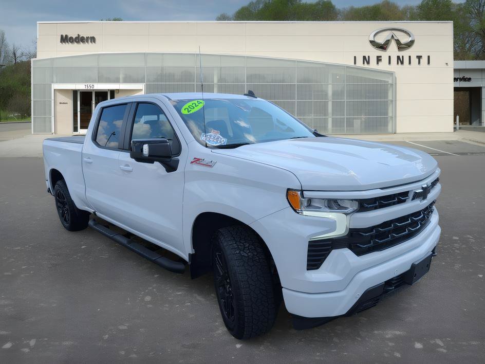 Used 2024 Summit White Chevrolet RST image 2