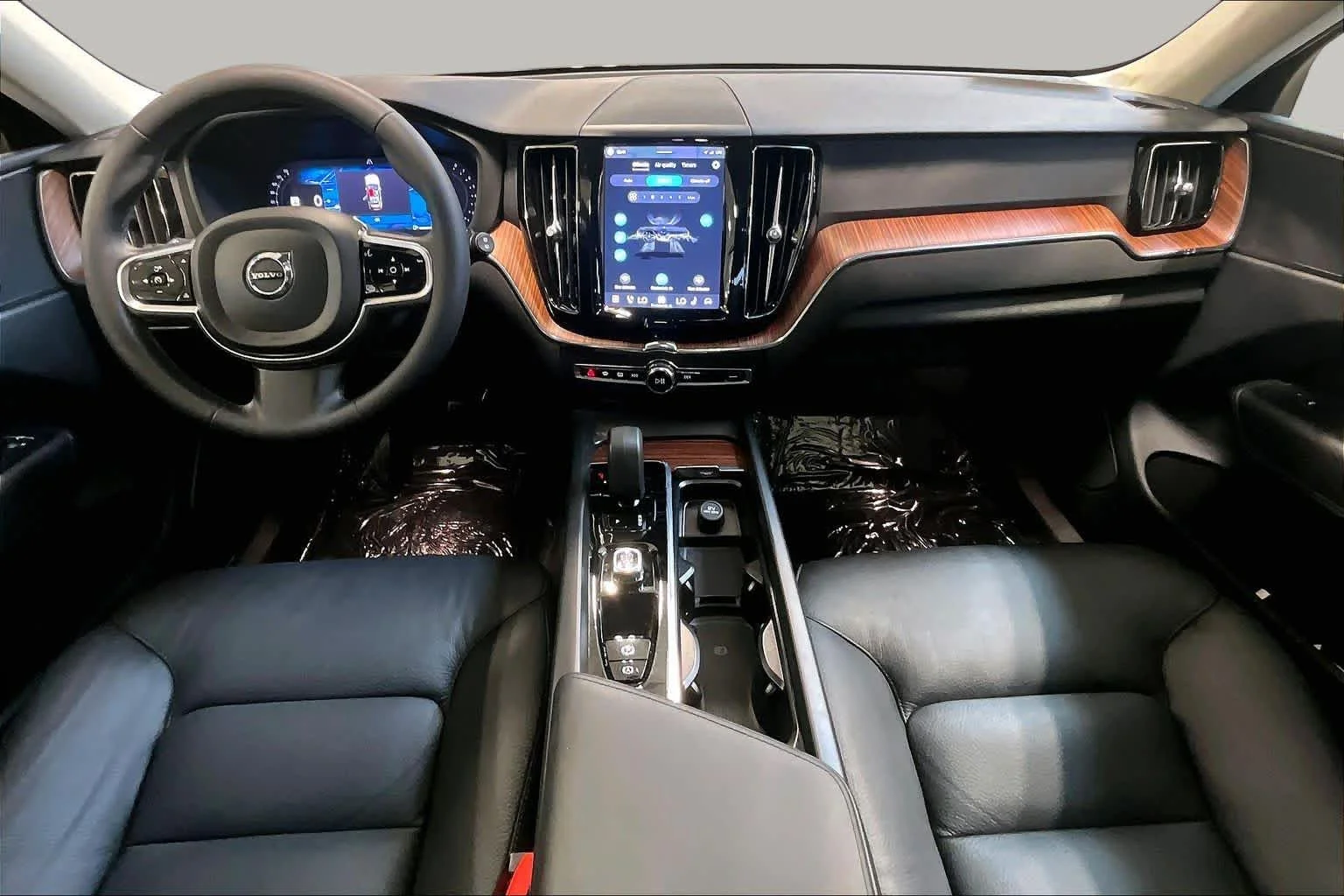 Used 2024 Onyx Black Metallic Volvo Plus Dark Theme image 15