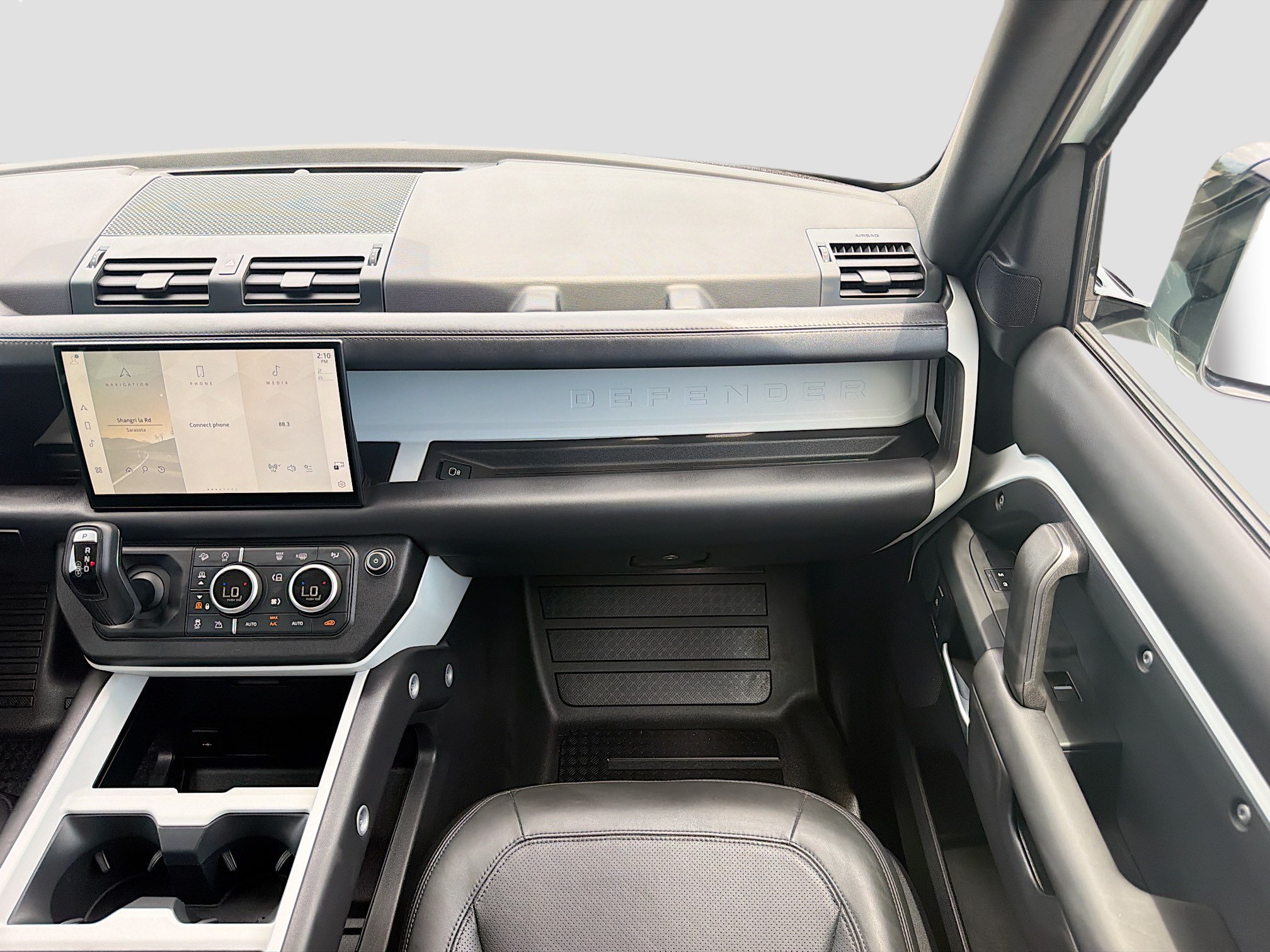 Certified Used 2025 Fuji White Land Rover S image 18
