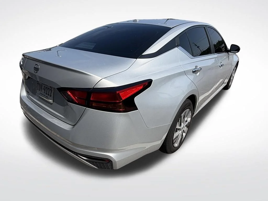 Used 2020 Silver Nissan 2.5 S image 3