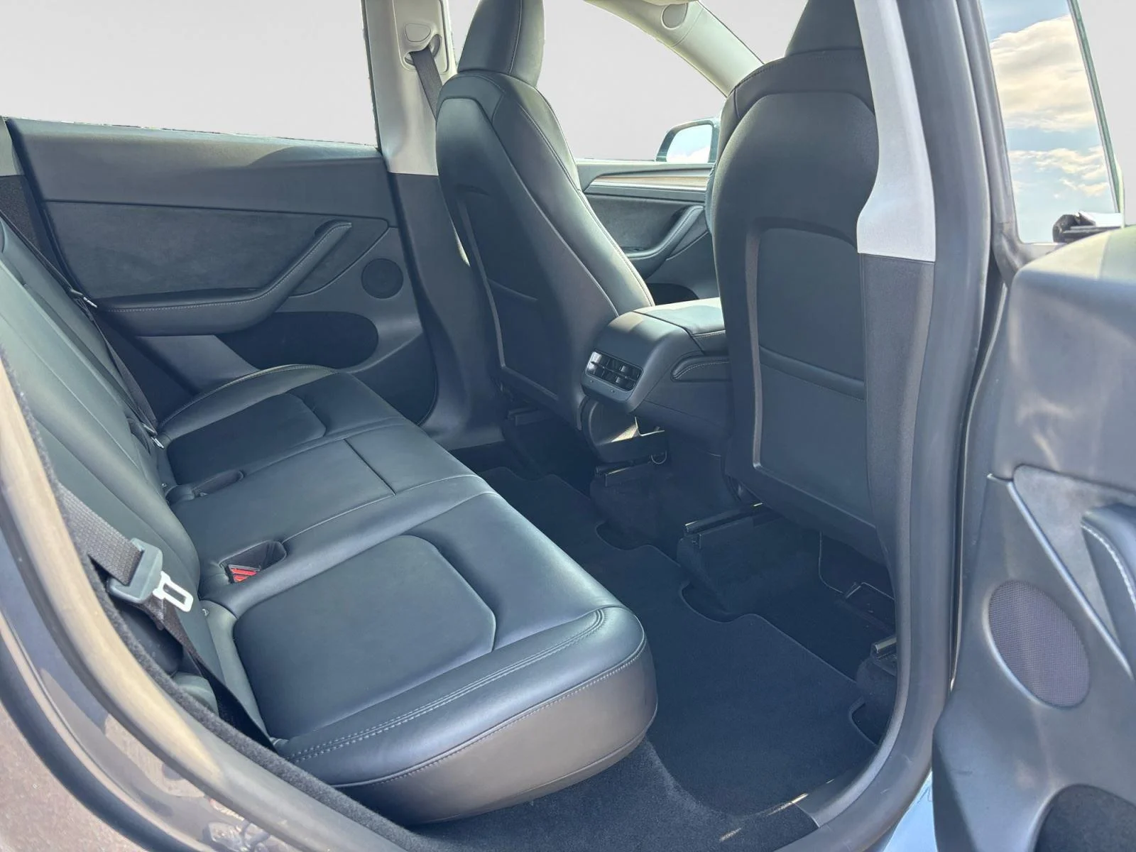 Used 2023  Tesla Performance image 45