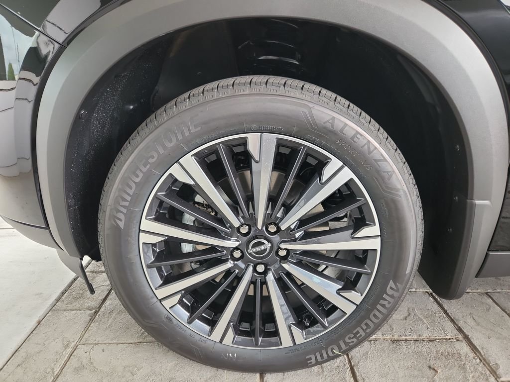 New 2026 Super Black Nissan Platinum image 24