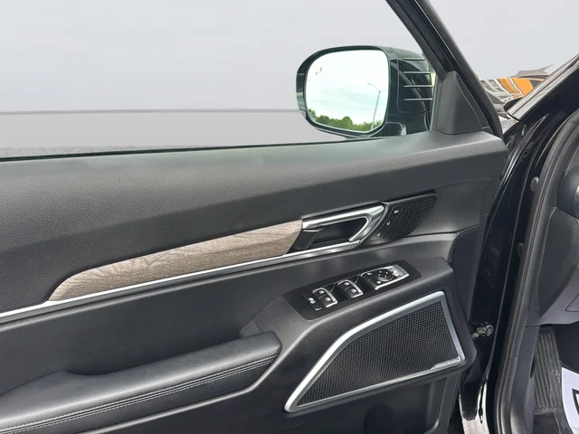 Used 2022 Black Kia SX image 24