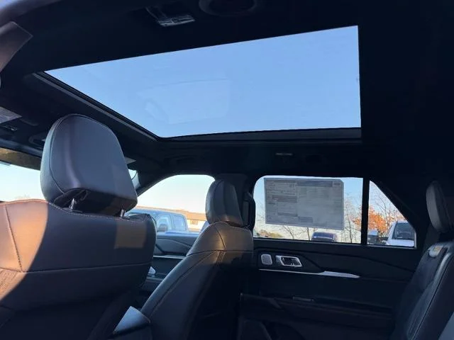 New 2026 Space White Metallic Ford Tremor® image 38
