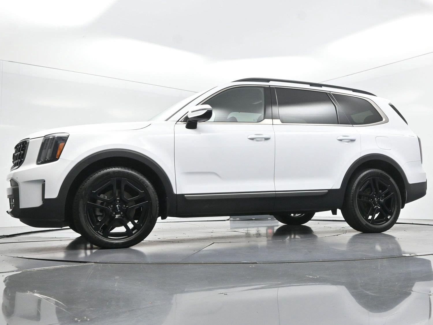 Used 2023 Glacial White Pearl Kia SX X-Line image 57