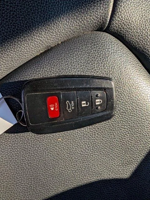 Used 2020 White Toyota XLE image 30