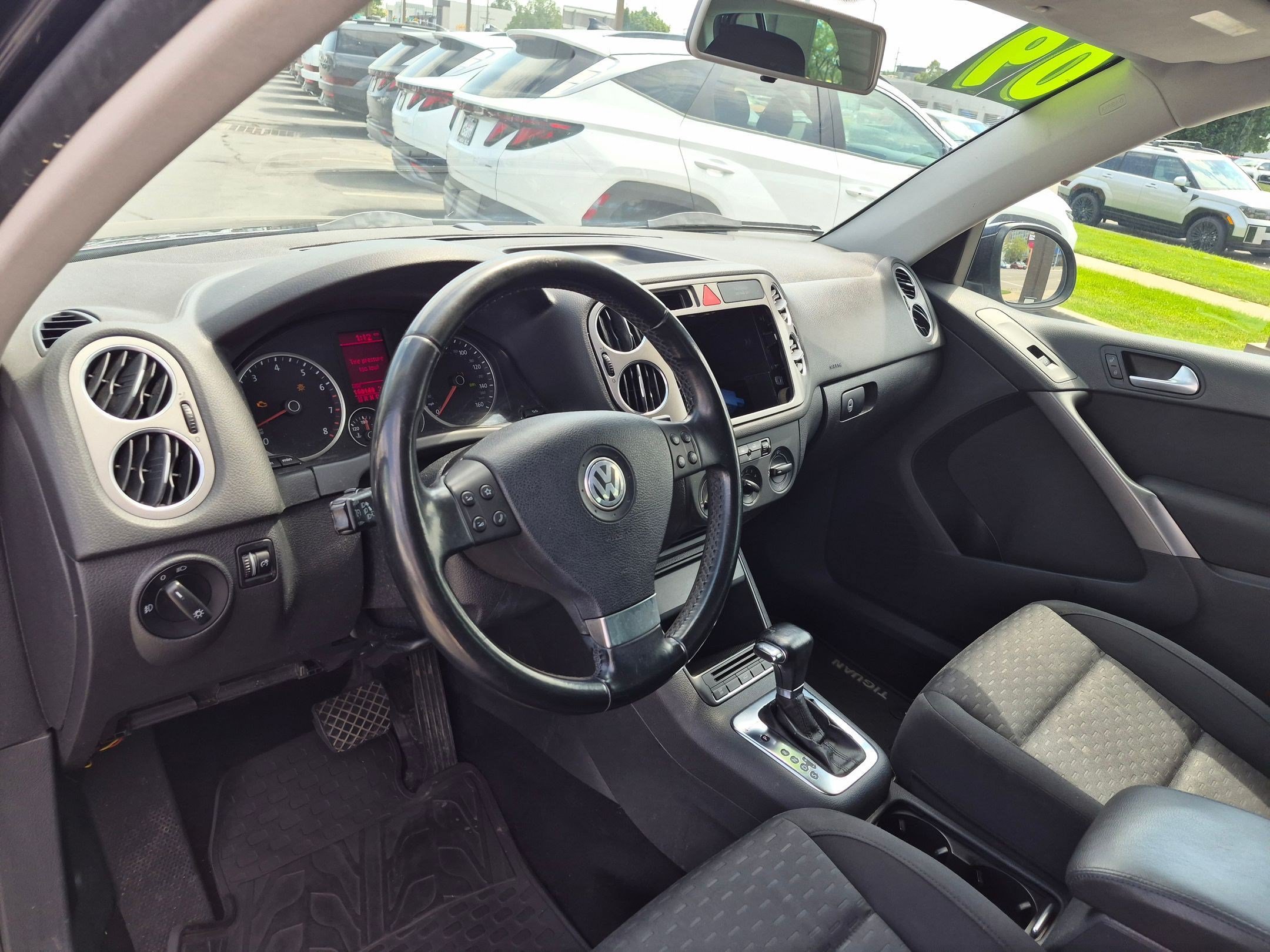 Used 2009 Black Volkswagen SE image 15