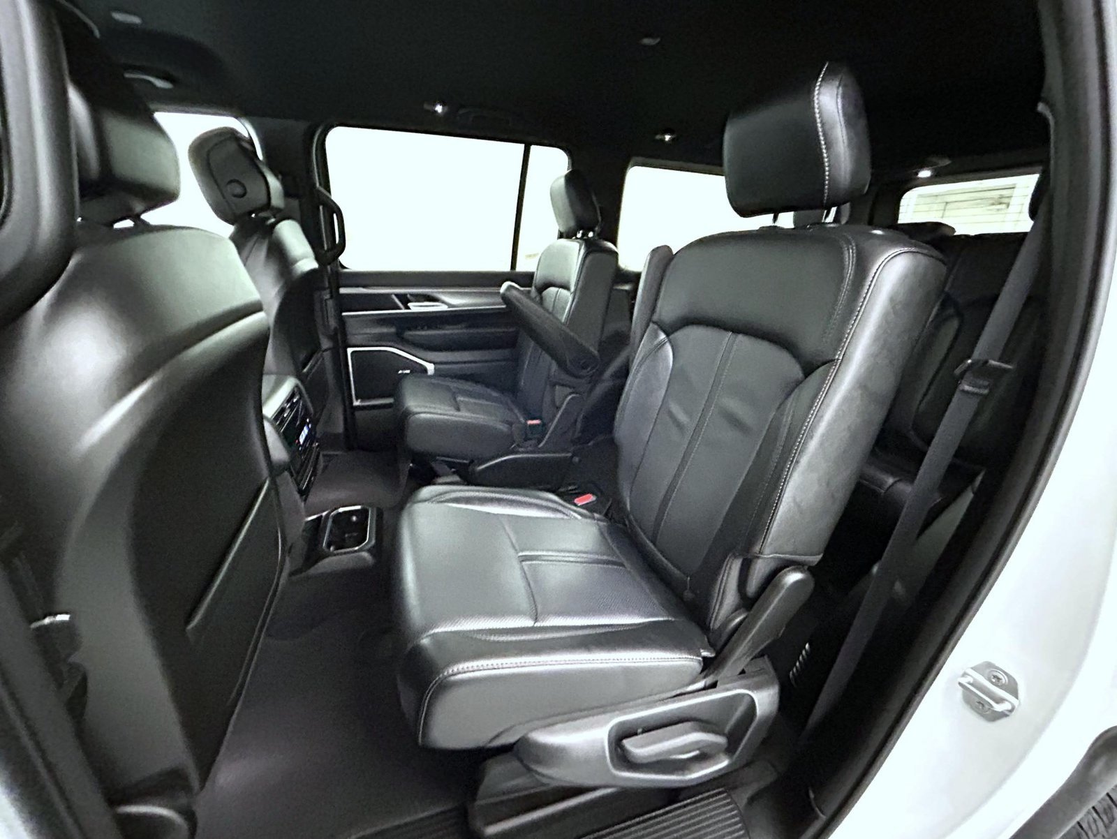 Used 2025 White Jeep Series II image 21