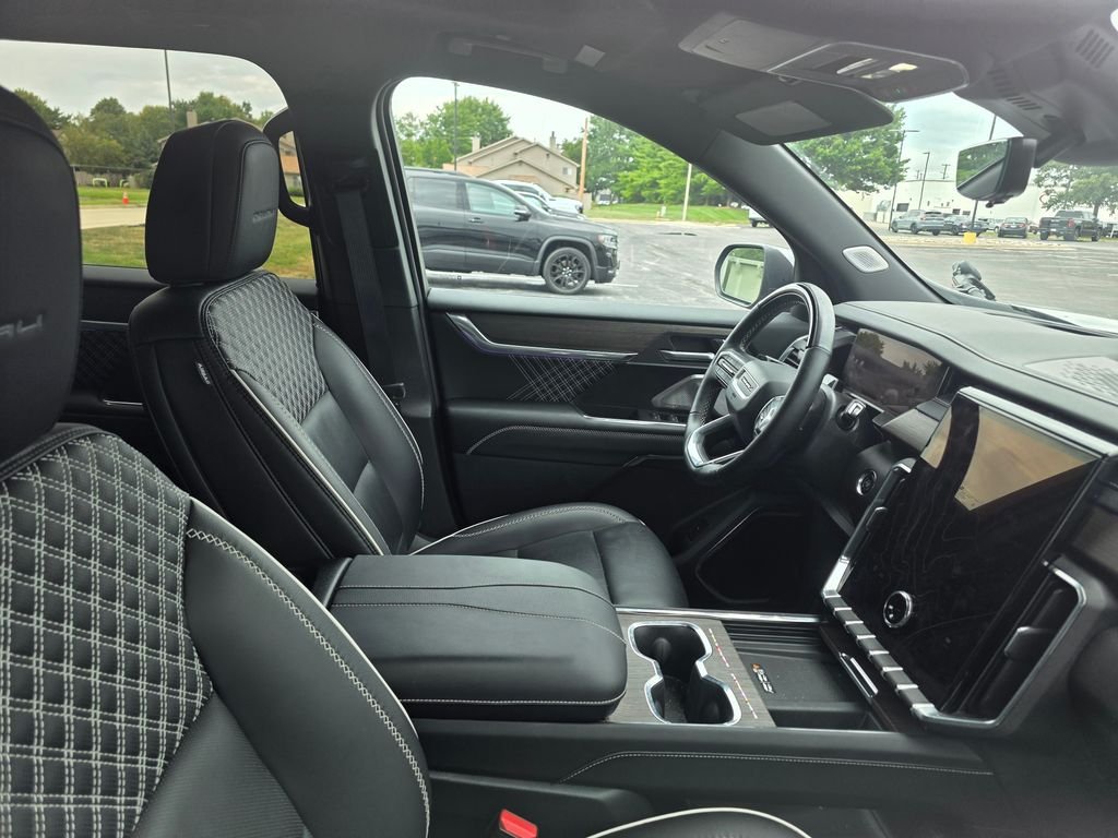 Used 2025 Sterling Metallic GMC Denali image 4