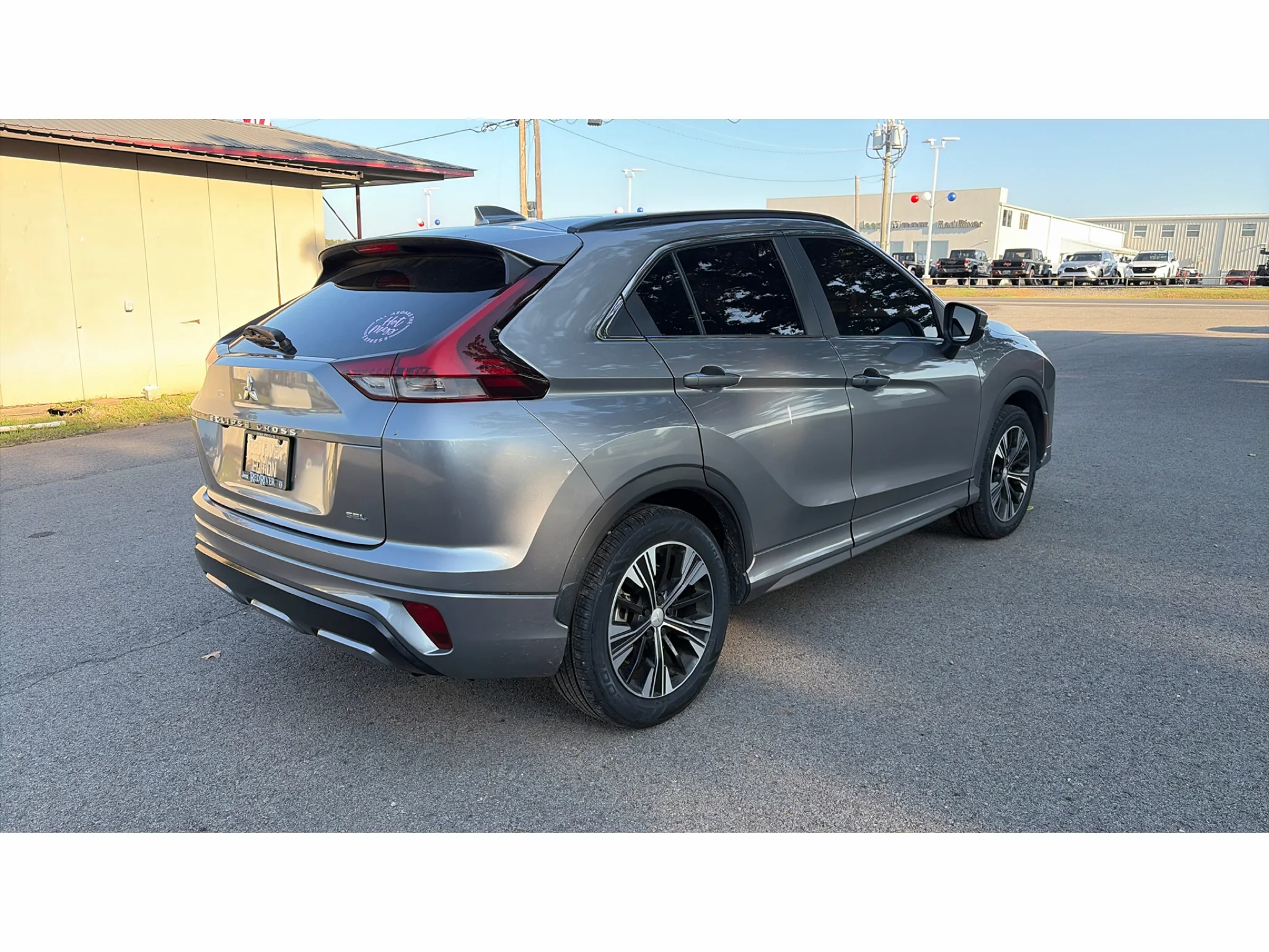 Used 2022  Mitsubishi SEL image 3