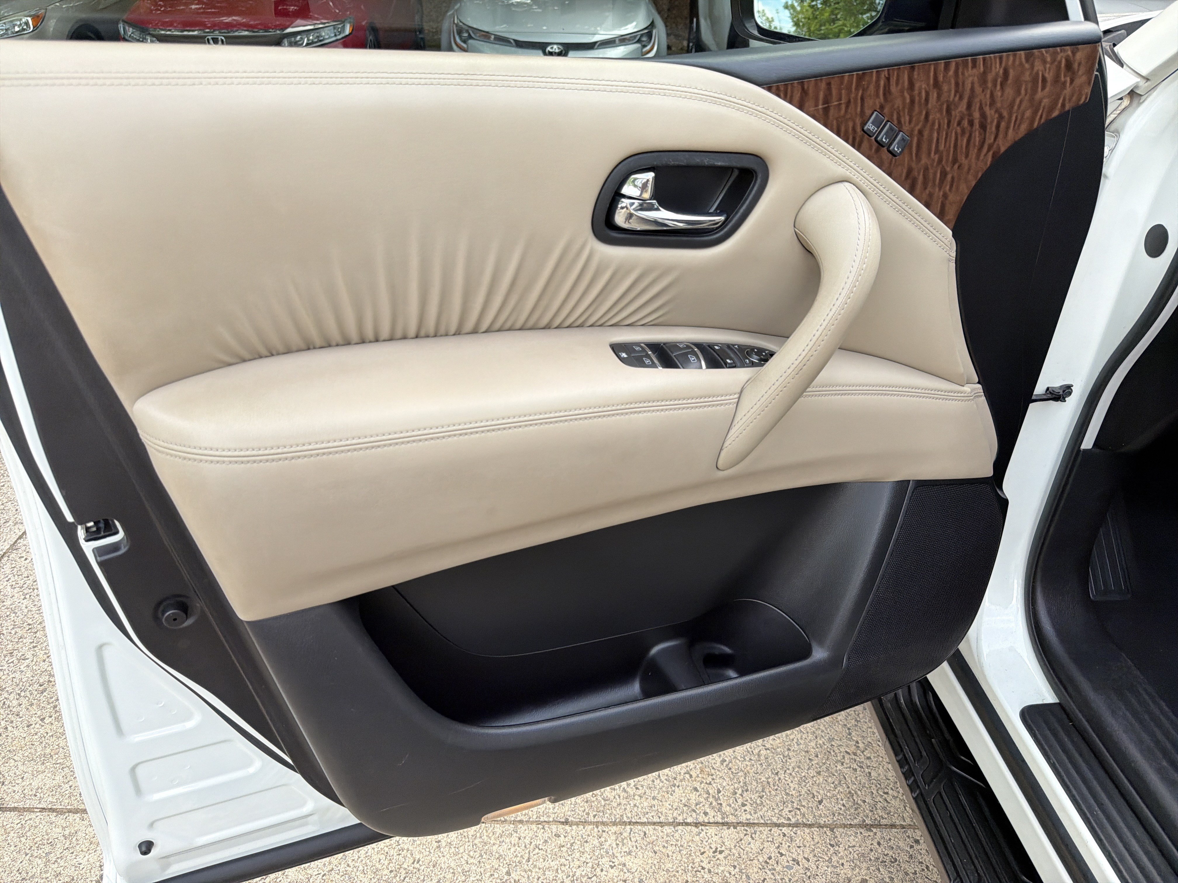 Used 2017 Pearl White Nissan SL image 10