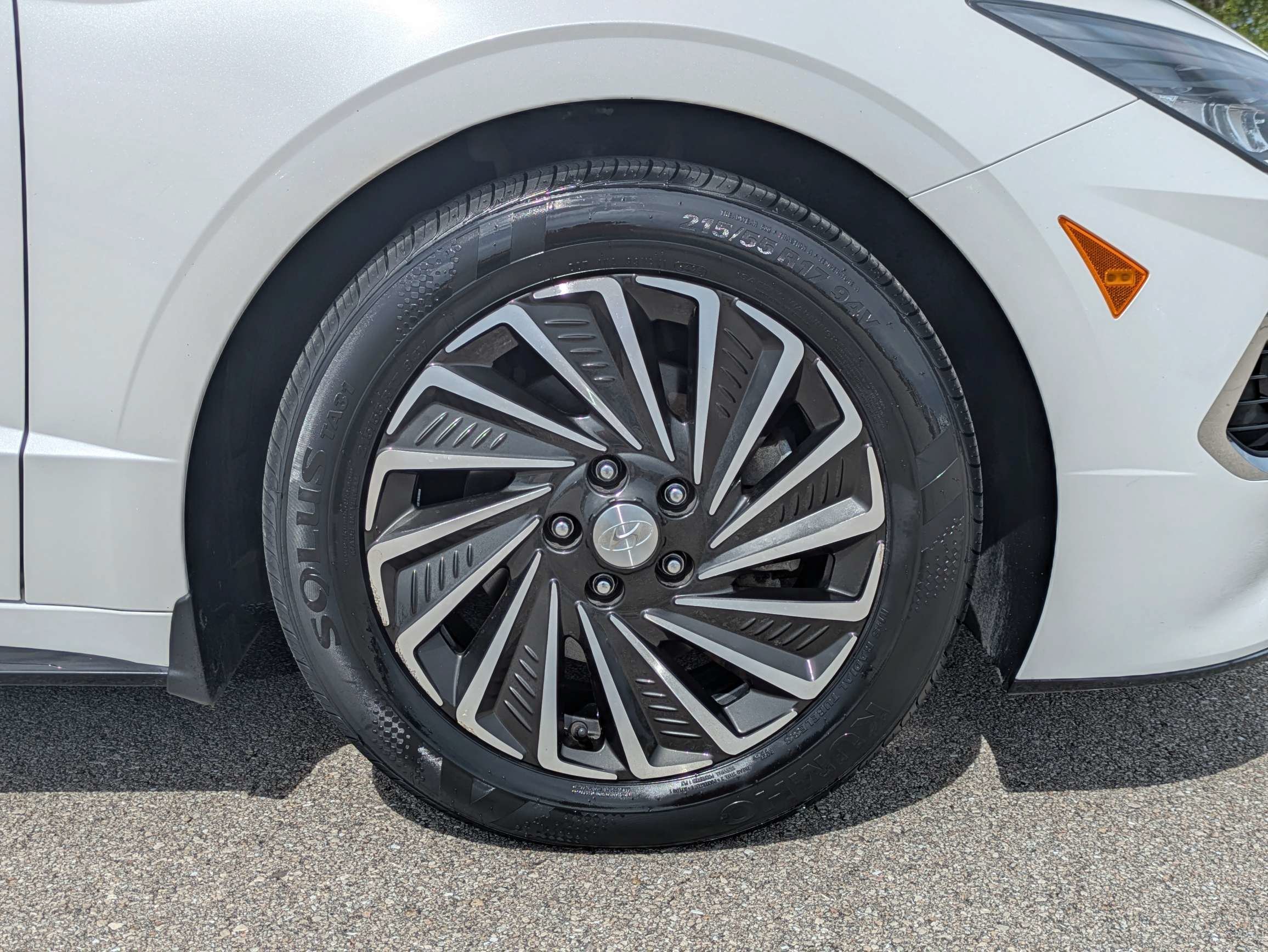 Used 2021 Hyper White Hyundai SEL image 11