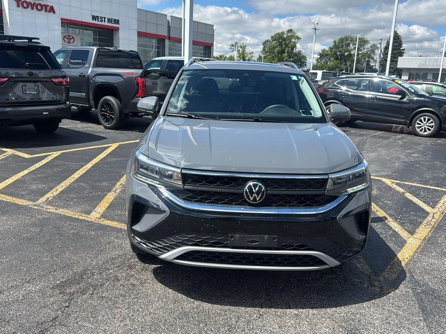 Used 2024 Platinum Gray Metallic Volkswagen SE image 2