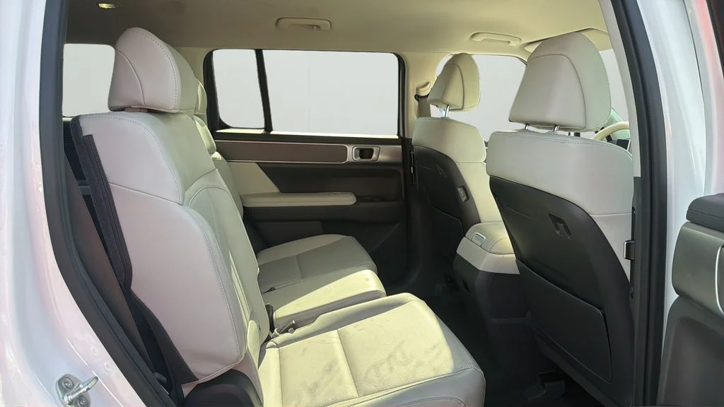Used 2025 White Hyundai SEL image 10