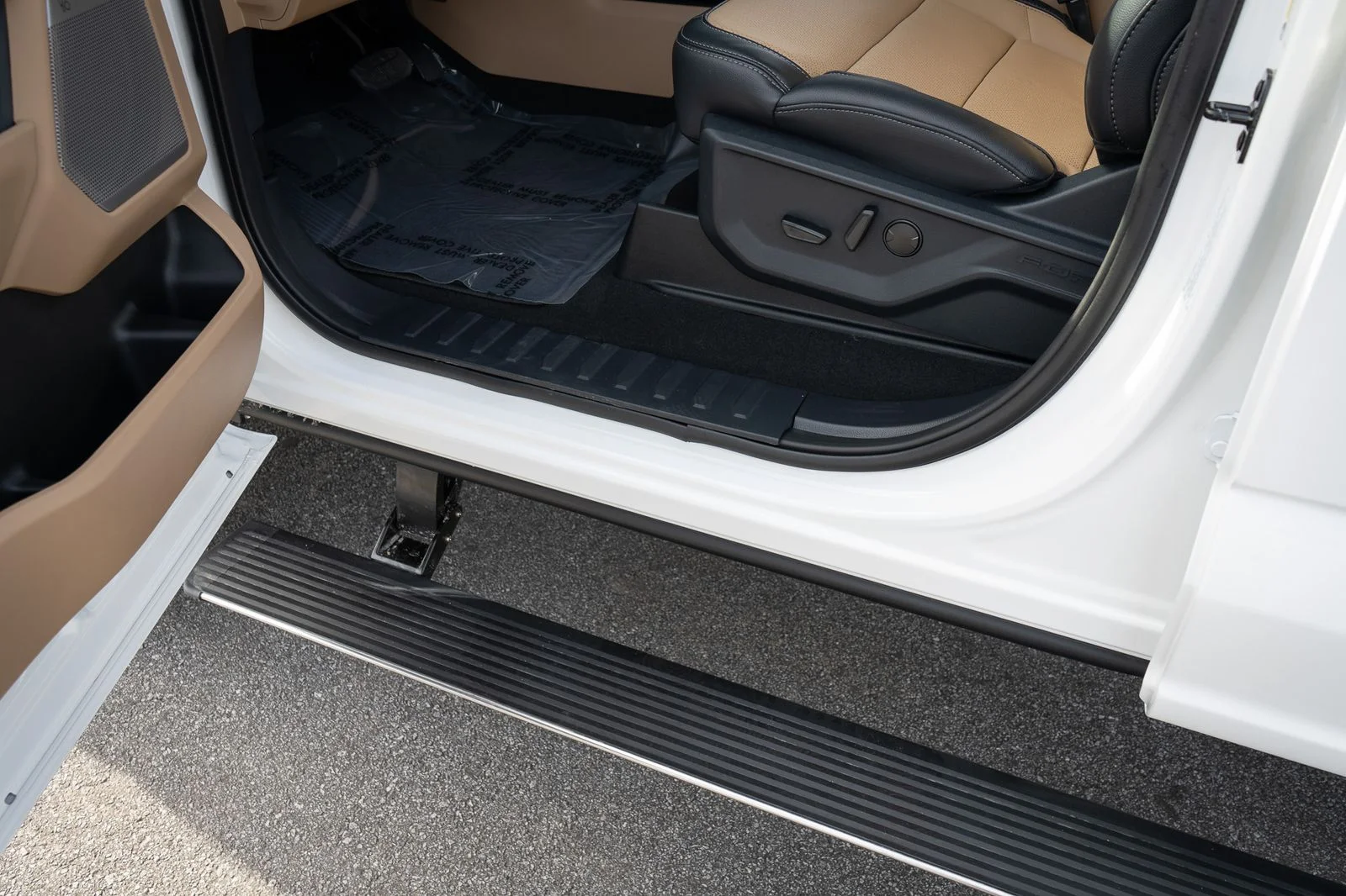 New 2026 Star White Metallic Tri-Coat Ford F-250® Lariat® image 34