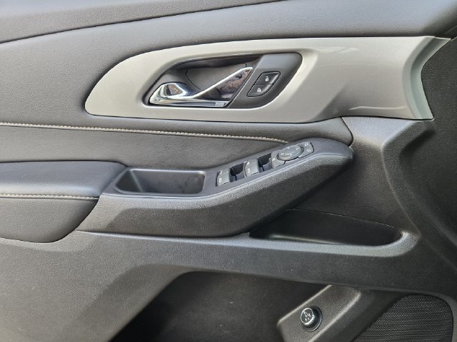 Used 2021 SILVER ICE METALLIC Chevrolet LT Cloth image 19
