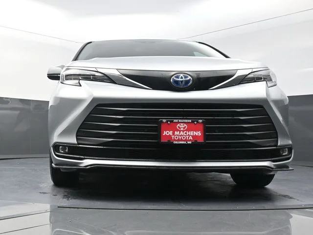 Used 2025 Silver Toyota XLE image 31