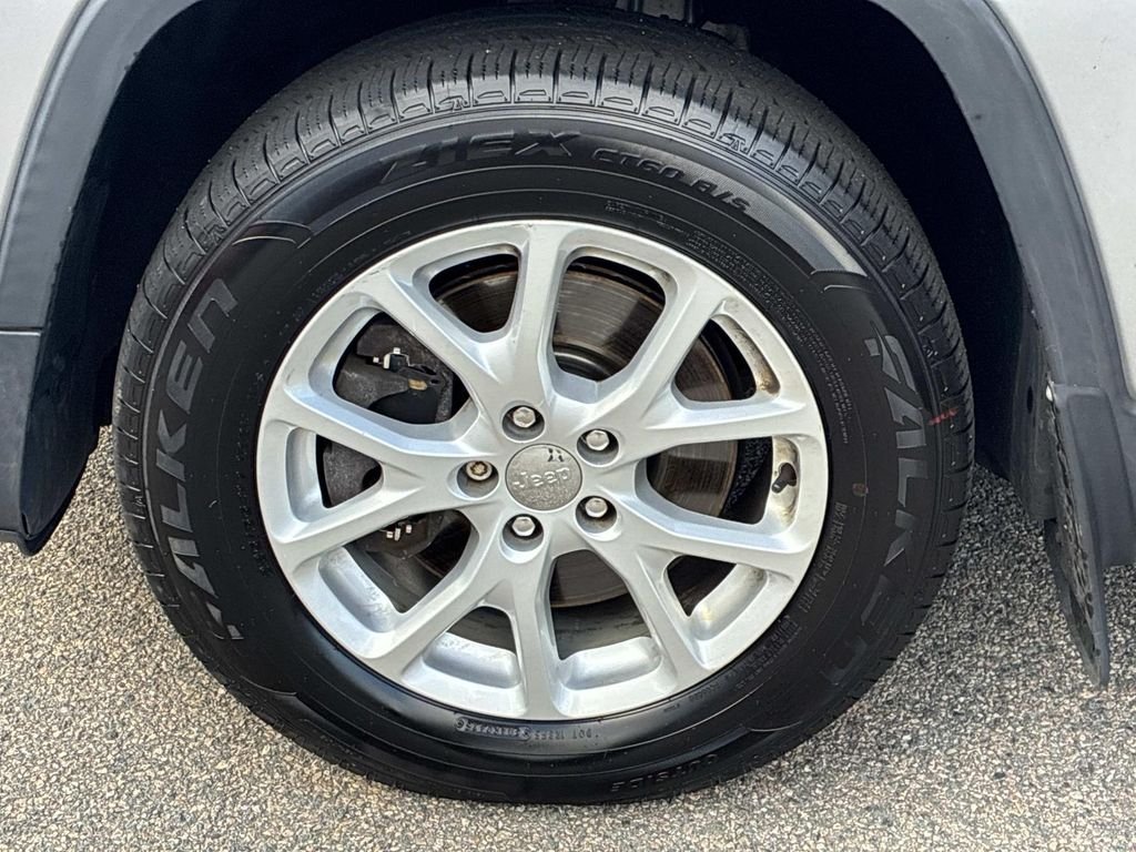 Used 2014 Silver Jeep Latitude image 20