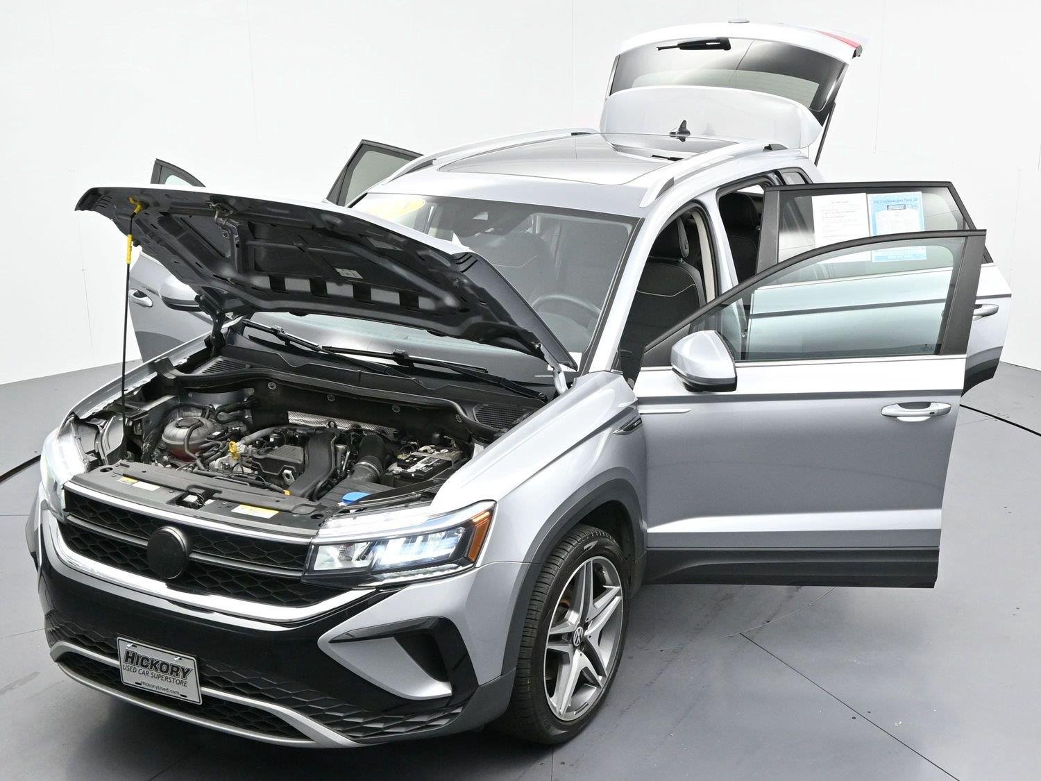 Used 2023 Pyrite Silver Metallic Volkswagen SE image 46