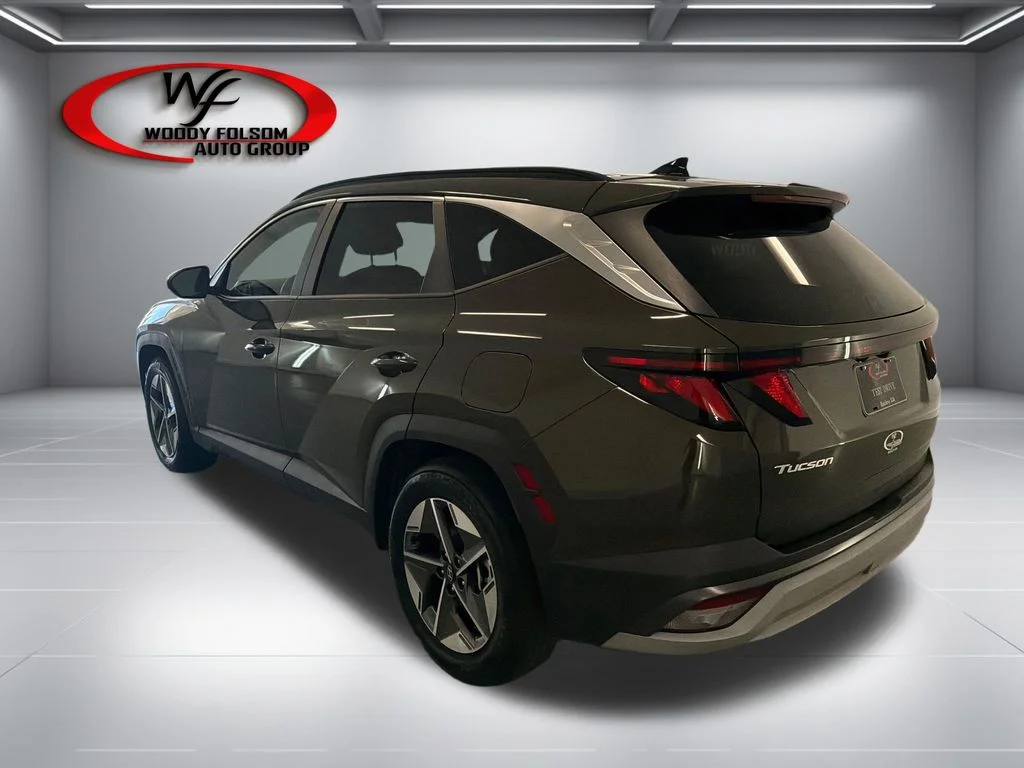 Used 2025 Green Hyundai SEL image 9